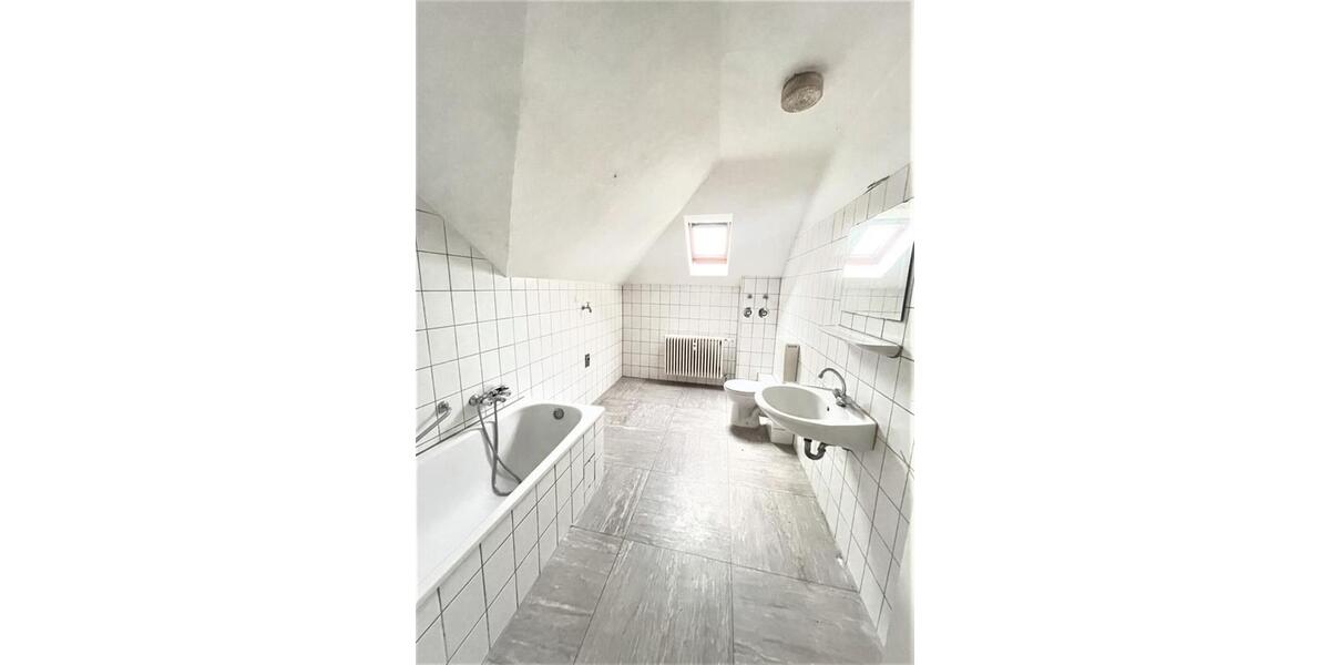 Dachgeschoßwohnung Duisburg Hamborn - 3.5 Zimmer, 69 m&sup2;, 459&euro; | Angebot:26433788