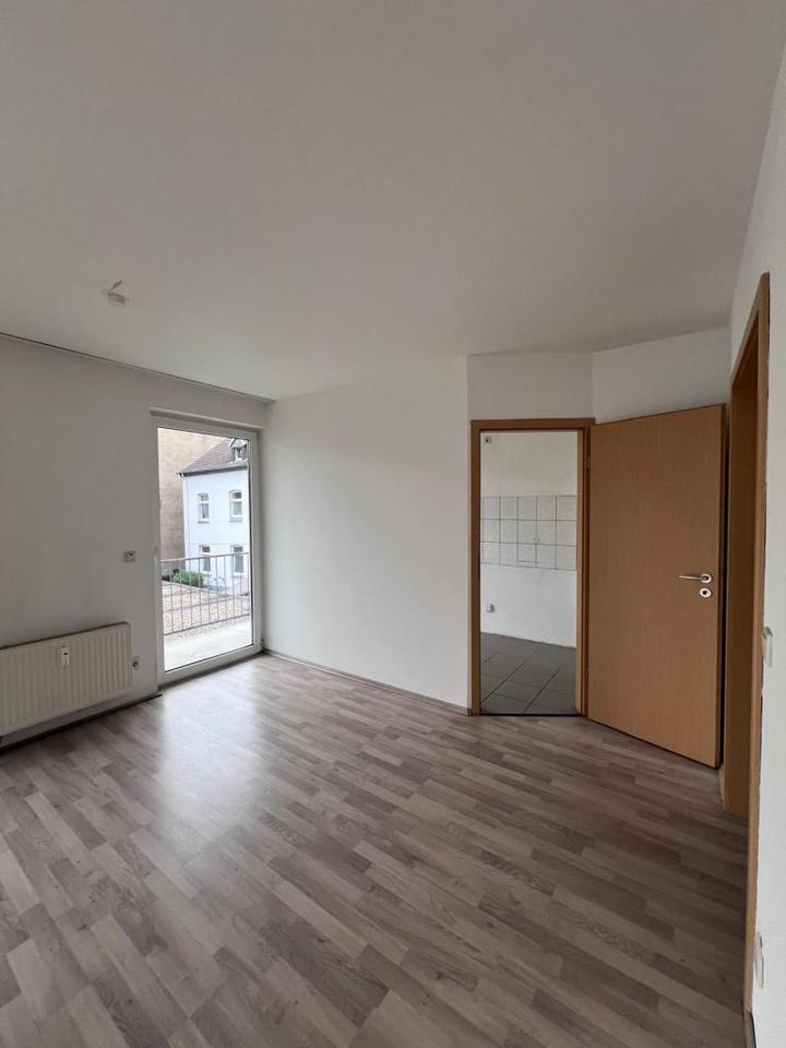Große 3 Zimmer Wohnung mit Balkon zimmer