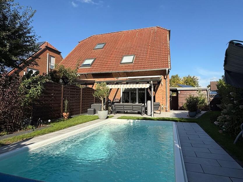 Doppelhaushälfte in top Lage mit Pool und Sauna!!!