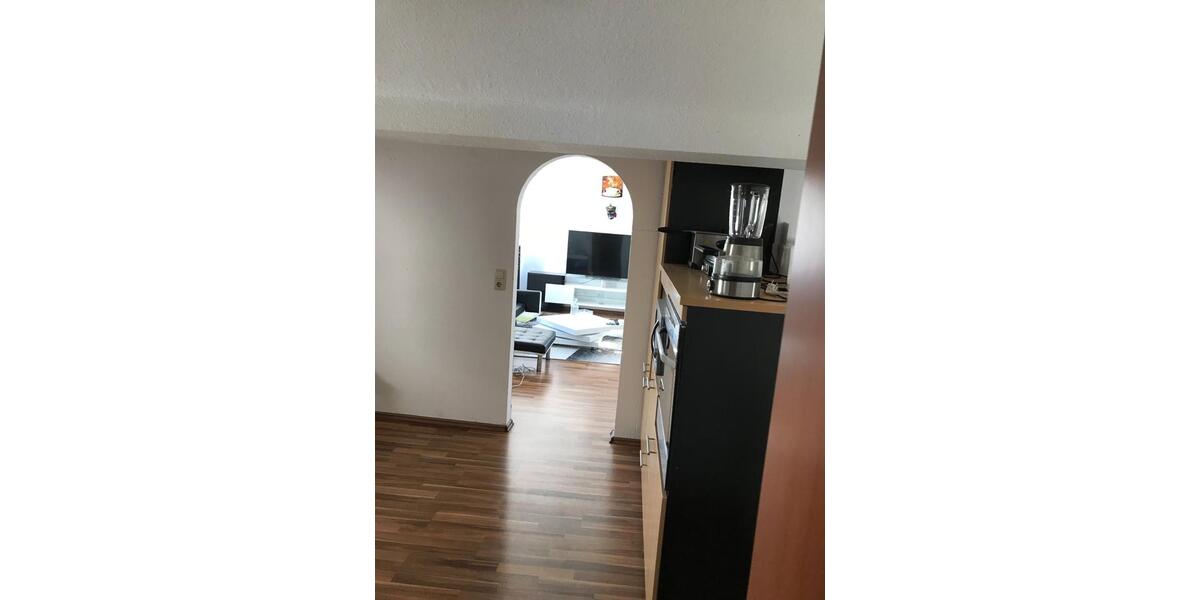 Schickes DG-Appartement mit TOP-Einbauküche und Badewanne 1 zimmer