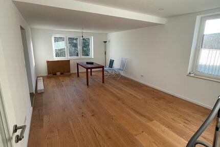 RE: kernsanierte Wohnung ca 85 qm + Dachterrasse 3 zimmer