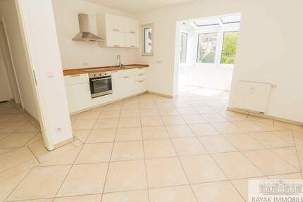 Modernisierte Etagenwohnung mit Wintergarten - 3 Zimmer in Düsseldorf-Benrath 3 zimmer