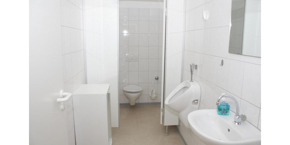 Büro 100m² neu gestrichen mit Parkplätzen zimmer