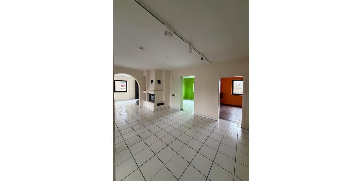 Gewerbeobjekt Dinslaken Hiesfeld - 5 Zimmer, 12 m&sup2;, 2.072&euro; | Angebot:25089109