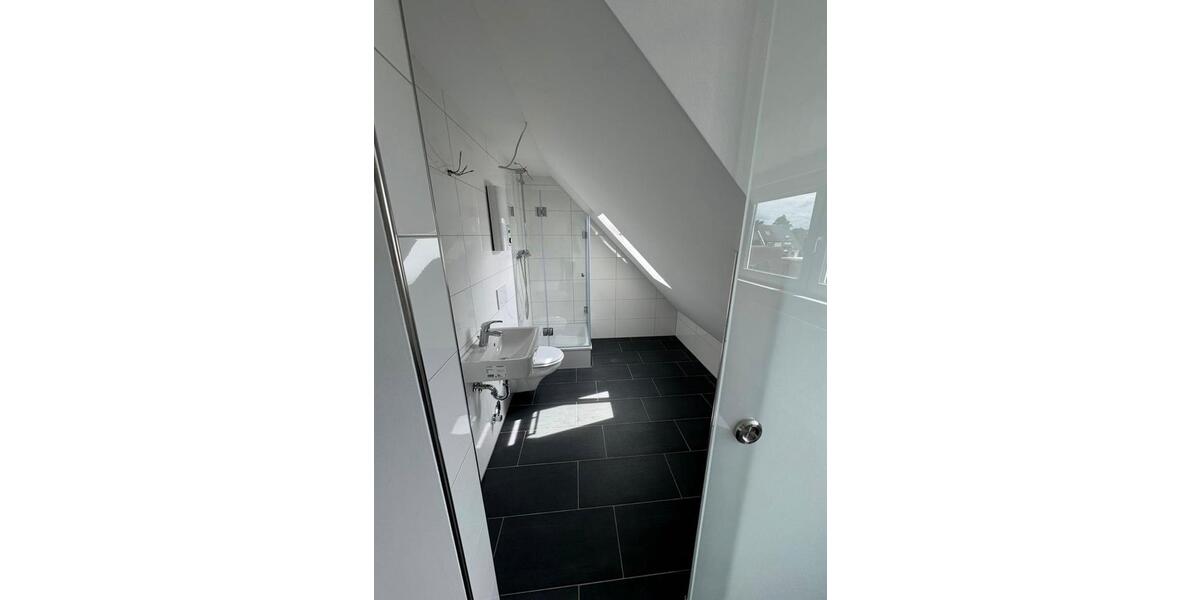 Dachgeschoßwohnung Duisburg Huckingen - 2 Zimmer, 50 m&sup2;, 600&euro; | Angebot:25052542