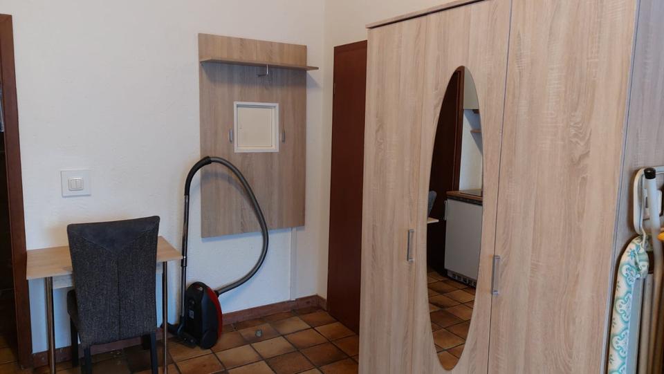 1-Raum Apartment vollmöbliert mit Küche u. Duschbad € 410 warm 1 zimmer