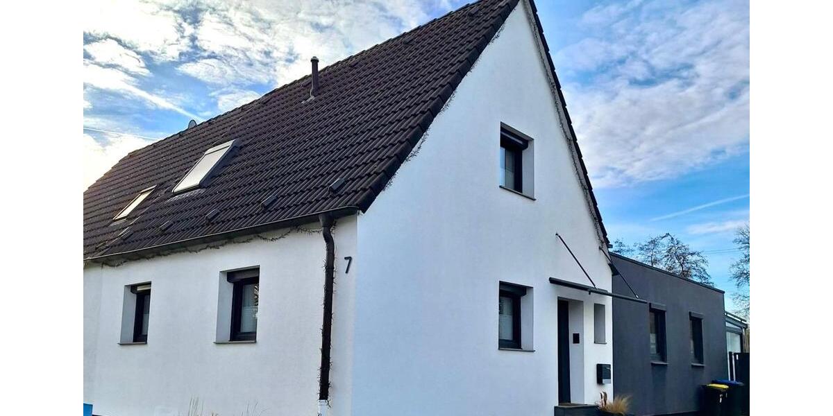 Doppelhaushälfte mit Wintergarten, Garten, Terrasse und Parkplatz 3.5 zimmer