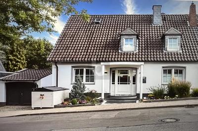 LUXURIÖSES TRAUMHAUS MIT POOL - Reihenendhaus Essen Stadtbezirk II | Angebot:26420928