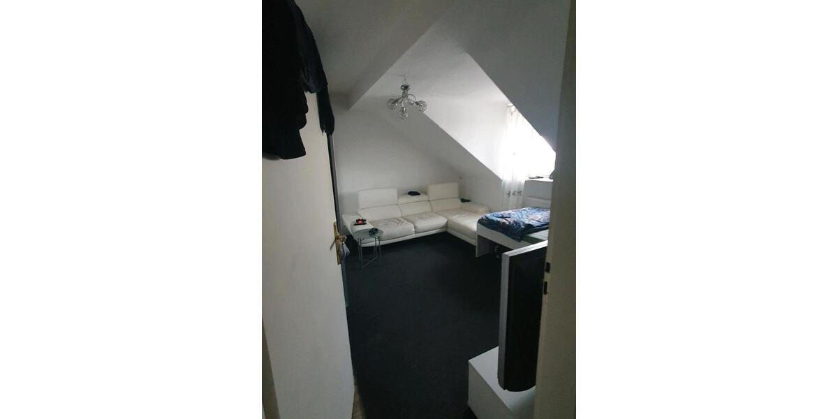 3 12 Zimmer Wohnung im DG in Mülheim Styrum 3.5 zimmer