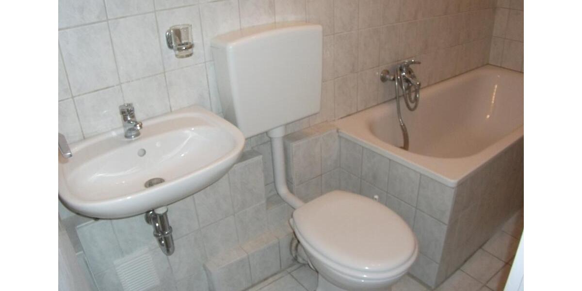 Dachgeschoßwohnung Duisburg Duisburg-Mitte - 2.5 Zimmer, 53 m&sup2;, 400&euro; | Angebot:26386927