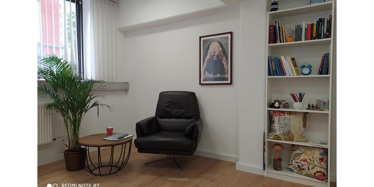 Gem. Büro- oder Praxisräume als kleines Apartment im Souterrain zimmer