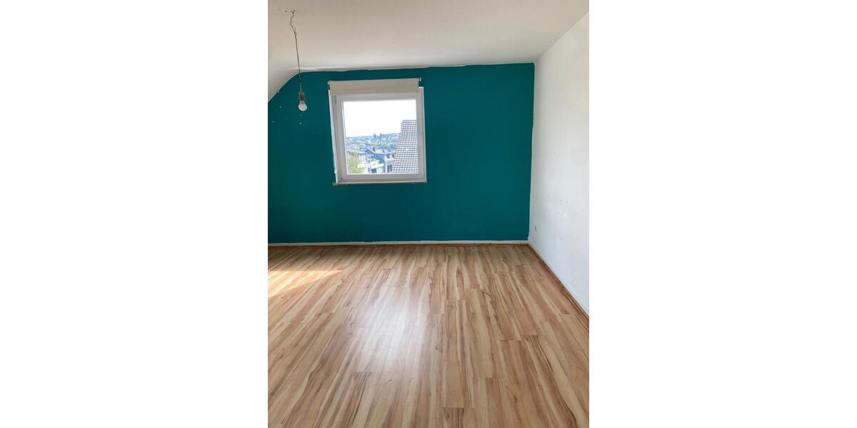 Dachgeschoßwohnung Velbert Pöthen - 3 Zimmer, 68 m&sup2;, 430&euro; | Angebot:26338384