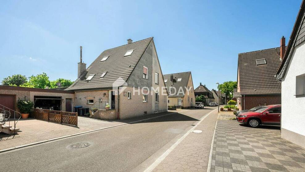 Viel Raum, Charme & Möglichkeiten - DHH mit Pool, möglicher Einliegerwohnung & großer Garage 7 zimmer