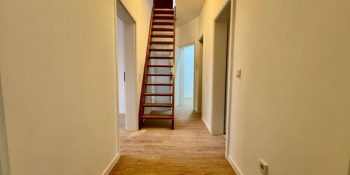 Etagenwohnung Wuppertal Arrenberg - 4 Zimmer, 100 m&sup2;, 1.100&euro; | Angebot:25374702