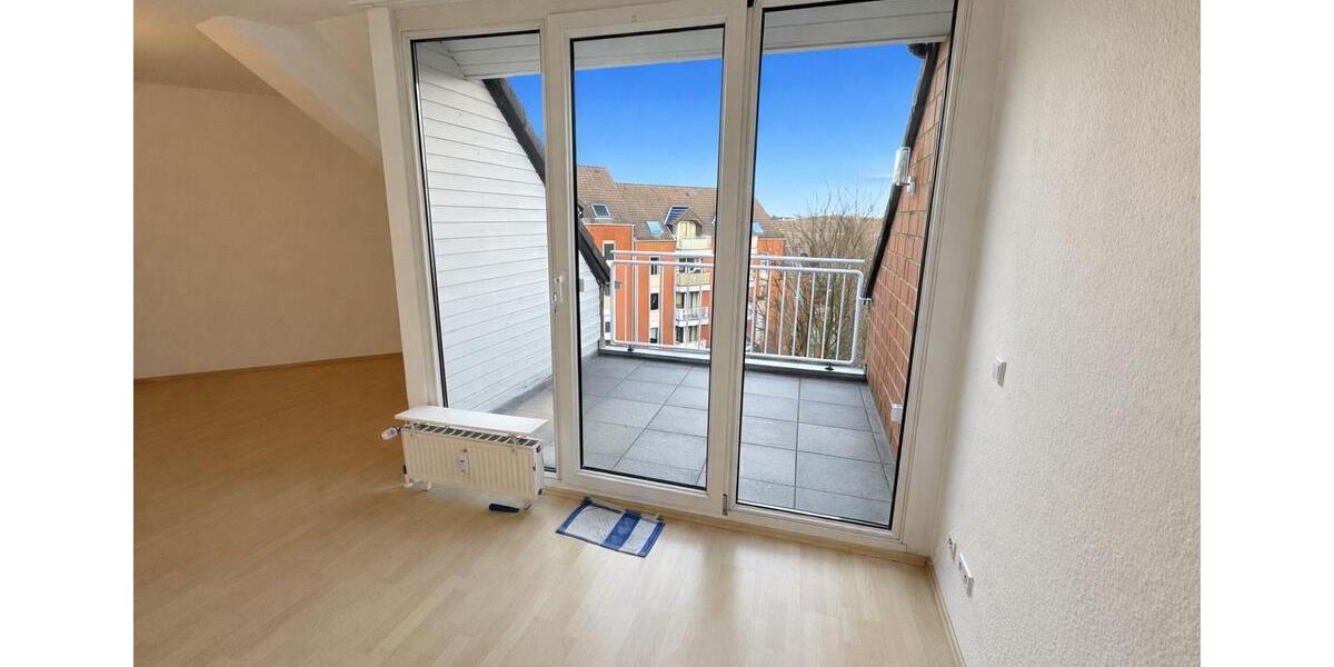 Helle Dachgeschosswohnung mit schönem Balkon in guter Lage 2 zimmer