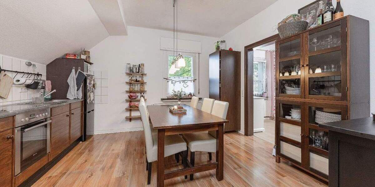 Wohnglück trifft Mieteinnahme: Freistehendes Zweifamilienhaus mit traumhaftem Garten 7 zimmer