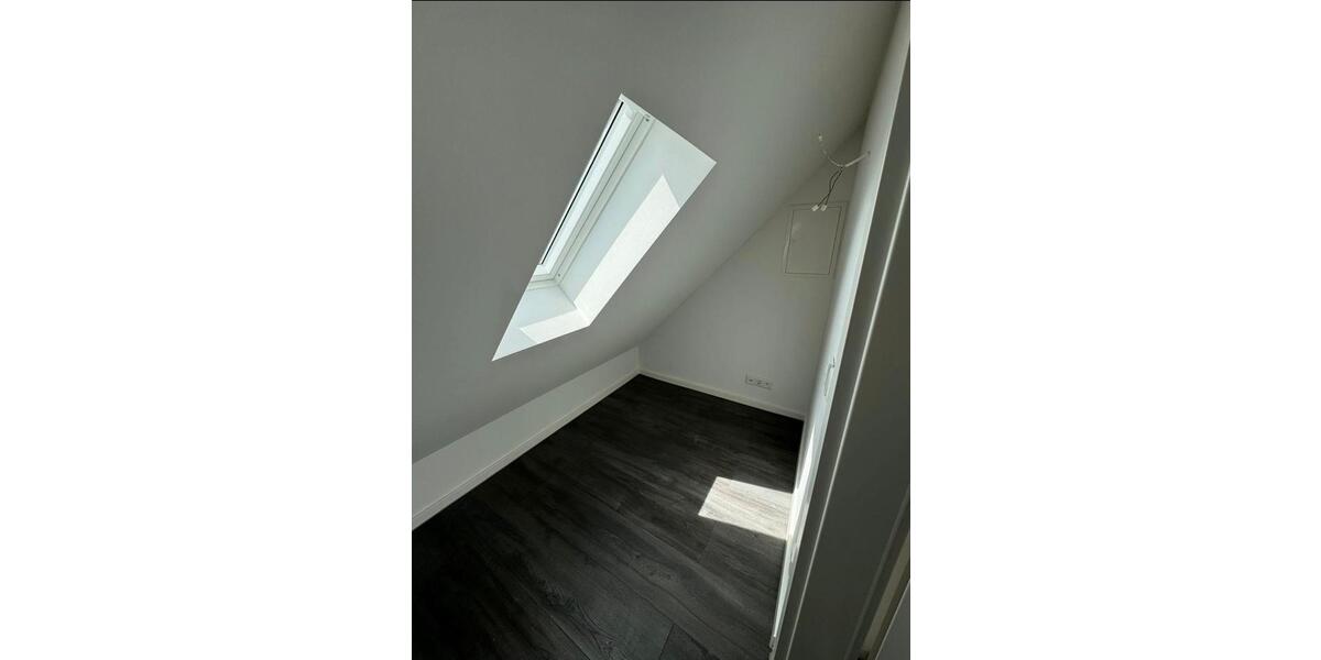 Dachgeschoßwohnung Duisburg Huckingen - 2 Zimmer, 50 m&sup2;, 600&euro; | Angebot:25052542