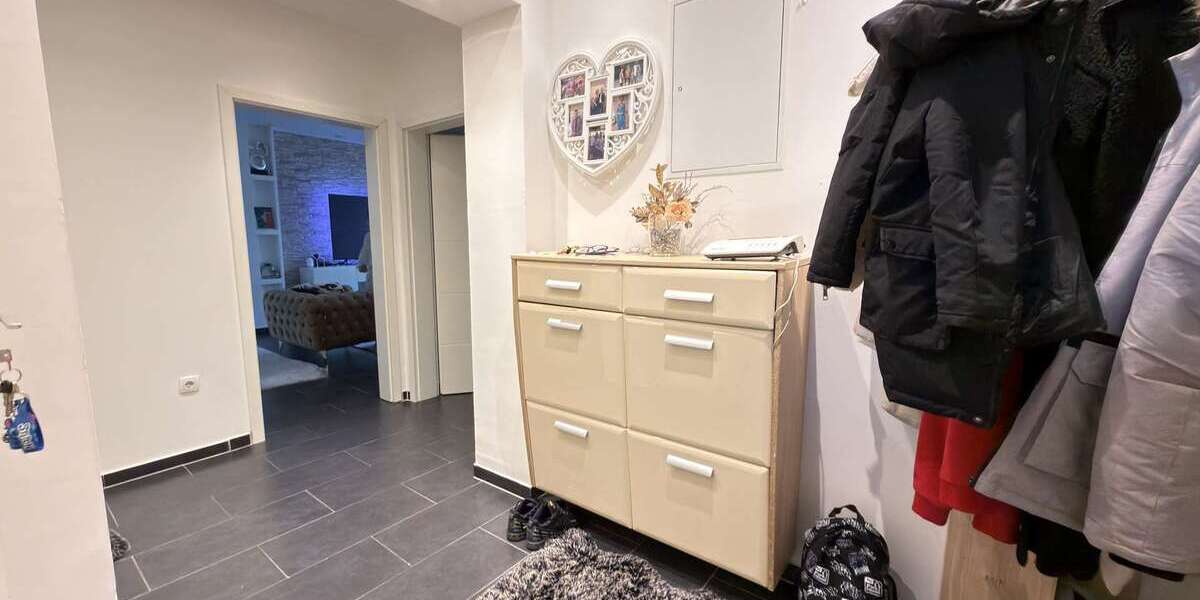 Modernisiertes 3-Parteienhaus mit Maisonette und Gartenanteil nahe Centro - Mehrfamilienhaus, Wohnhaus Oberhausen Osterfeld | Angebot:26835909