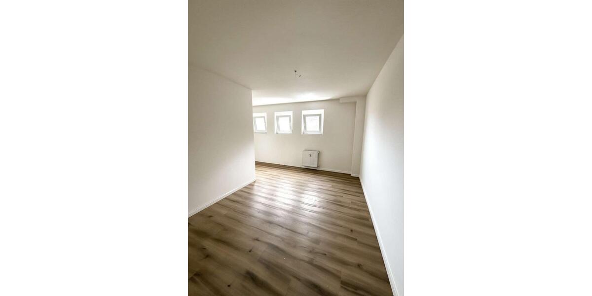 Charmante 4-Zimmer-Wohnung mit Balkon in zentraler Lage – ca. 120 m² Wohnfläche 4 zimmer
