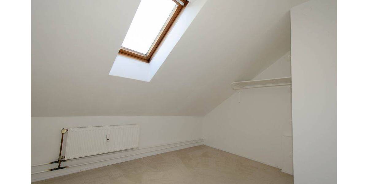 Elegante Dachgeschosswohnung im sanierten Altbau - ruhig und zentral in Wuppertal-Uellendahl-Ost 3 zimmer