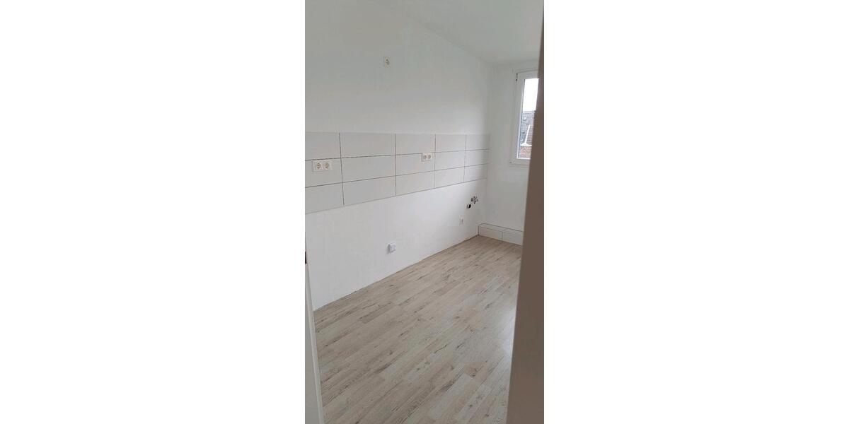 Dachgeschoßwohnung Duisburg Beeck - 2.5 Zimmer, 52 m&sup2;, 374&euro; | Angebot:26237076