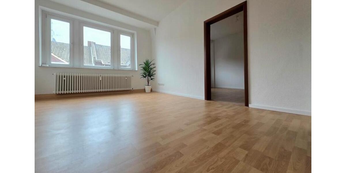 Urbane Dachgeschoss-Romantik! Helles Single-Refugium in Essen-Kray: 2,5 ZW, renoviert-bezugsfertig 2 zimmer