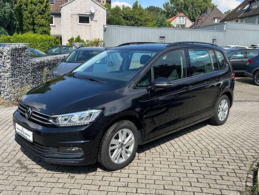 VW Touran 157.698 km 15.499 € Mülheim / Ruhr 45473