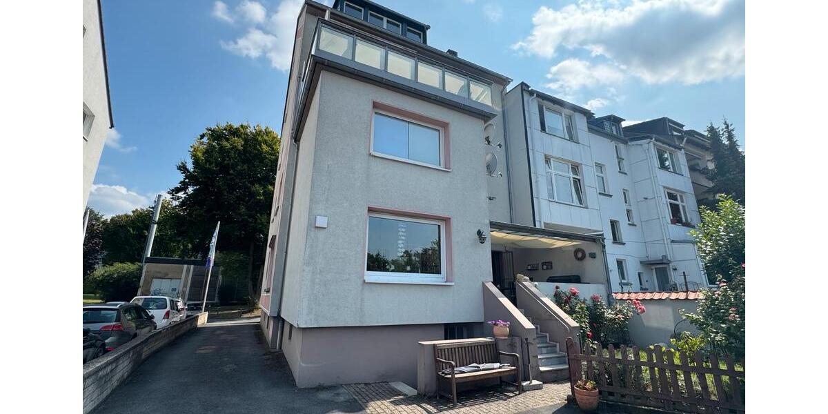 Mehrfamilienhaus in Top-Lage mit großem Grundstück zimmer