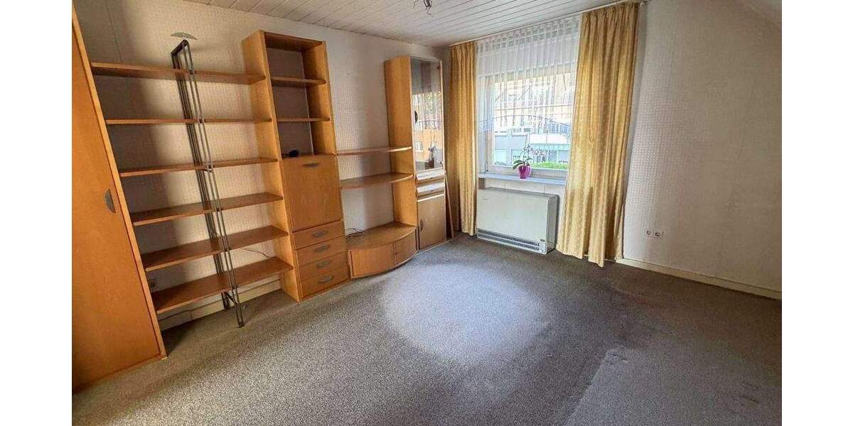 GEPFLEGTE DOPPELHAUSHÄLFTE MIT GARAGEN AUF GROßEM GRUNDSTÜCK IN DER MENGEDER HEIDE 6 zimmer