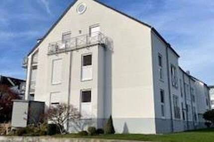 Gepflegte 3-Zimmer-Wohnung mit Terrasse, Garten, Carport und Tiefgaragenstellplatz 3 zimmer