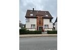 Mehrfamilienhaus mit Garagen und Garten