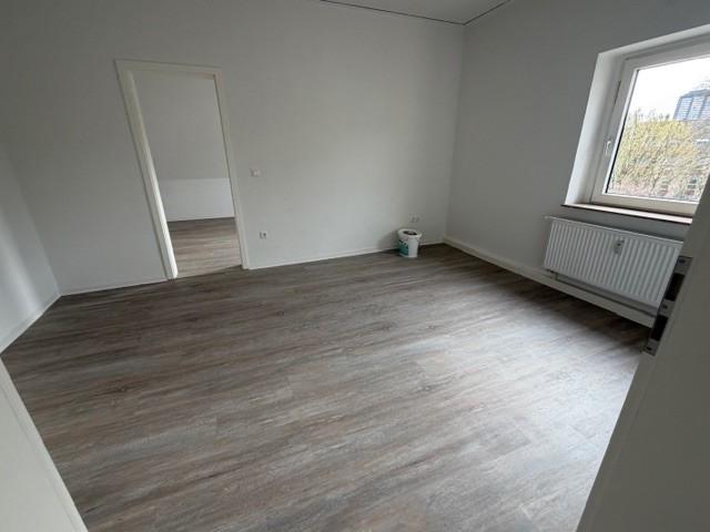 Dachgeschoßwohnung Essen Stadtbezirk VI - 4 Zimmer, 82 m&sup2;, 673&euro; | Angebot:25525686