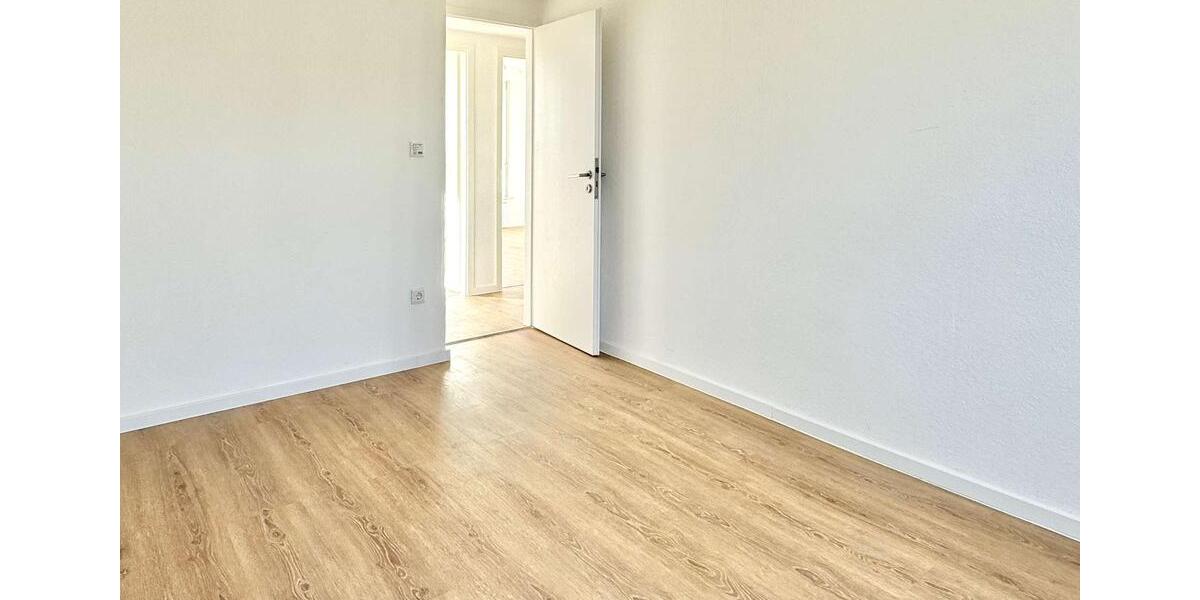 Sanierte 3 Zimmer-Dachgeschosswohnung wartet auf neue Mieter 3 zimmer