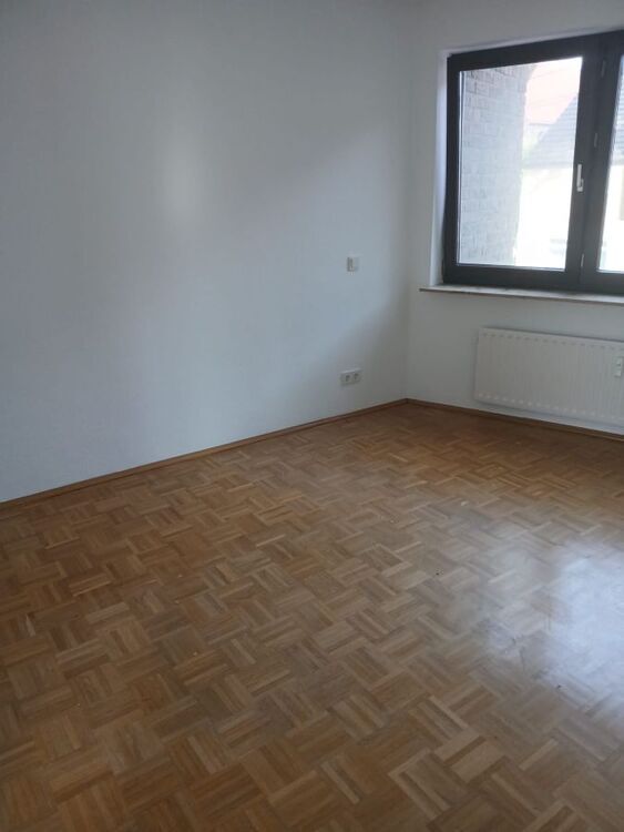 Essen-Frohnhausen 2 Zimmer 68qm neu modernisiertes Bad, komplett renoviert, mit Balkon und Einbauküche 2 zimmer