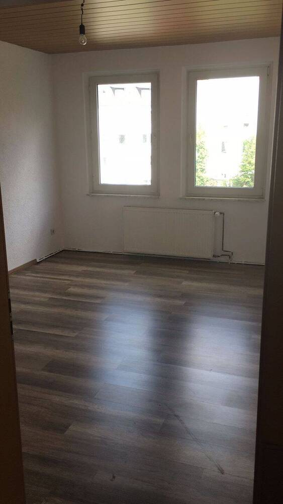 *NEU* RENOVIERTE 4 Zimmer Wohnung im 3.OG mit Balkon in Adolfstraße