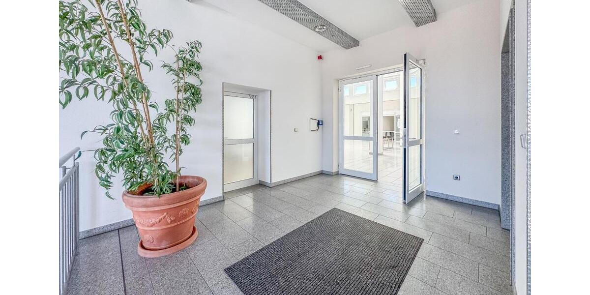 LAGER – 390 m² – LASTENAUFZUG – STELLPLÄTZE – BARRIEREFREI – SICHERHEITSDIENST – opt. BEHEIZT zimmer