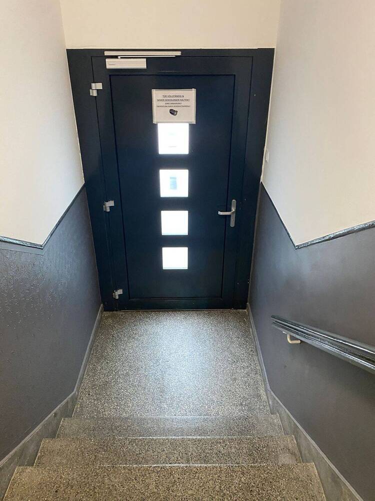 *NEU* RENOVIERTE 4 Zimmer Wohnung im 3.OG mit Balkon in Adolfstraße