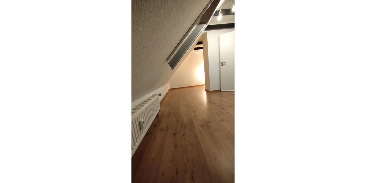 75 qm Dachgeschosswohnung, Einzelgarage und Garten in OB - Heide 3.5 zimmer