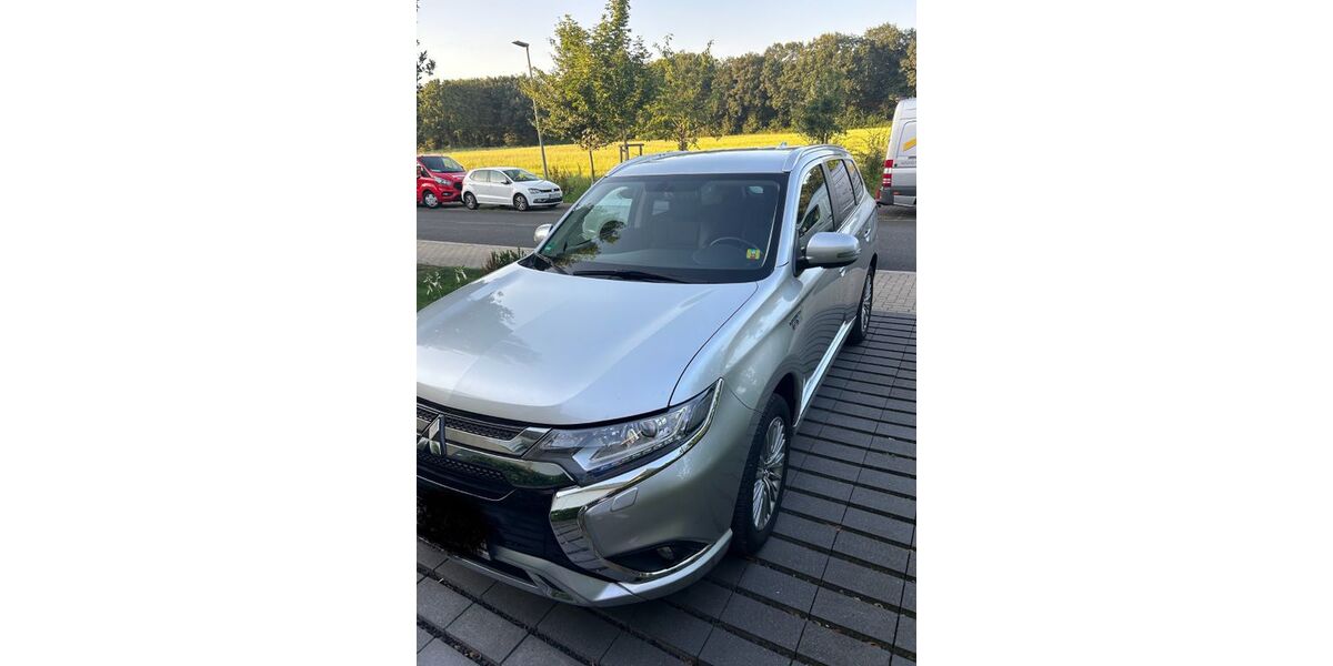 Mitsubishi Plug-in Hybrid Outlander 43.000 km 22.900 &euro; Oberhausen 46147