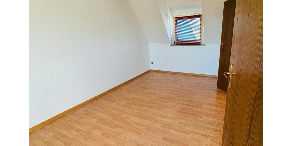 Dachgeschoßwohnung Duisburg Laar - 3 Zimmer, 84 m&sup2;, 850&euro; | Angebot:25152090