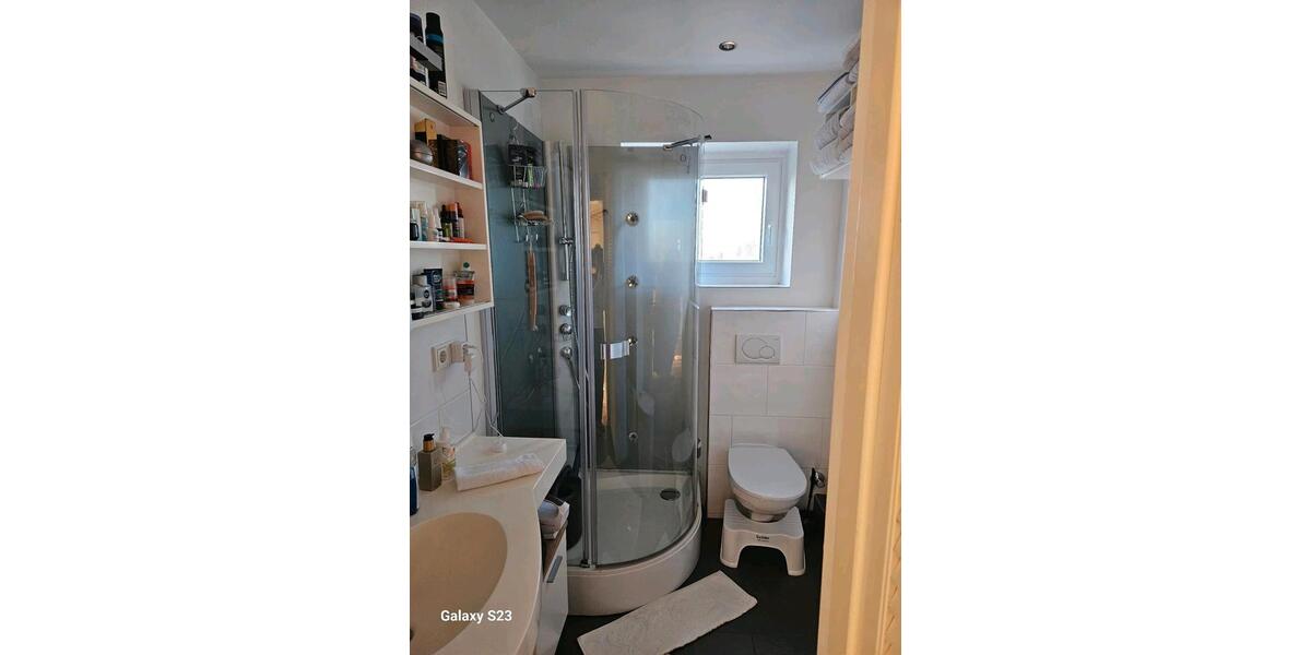 Lichtdurchflutete 2,5-Zimmer-Wohnung mit Balkon & Tiefgarage 2.5 zimmer