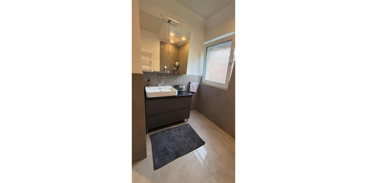 Luxuriös saniert & komplett möbliert 3 zimmer