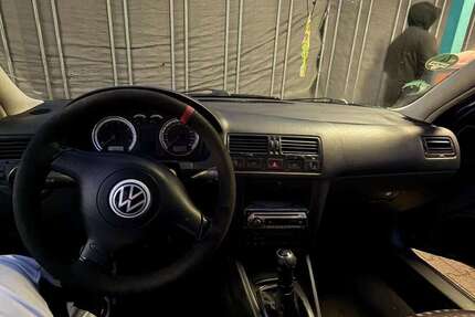 VW Bora 327.517 km 2.500 &euro; Duisburg 47053