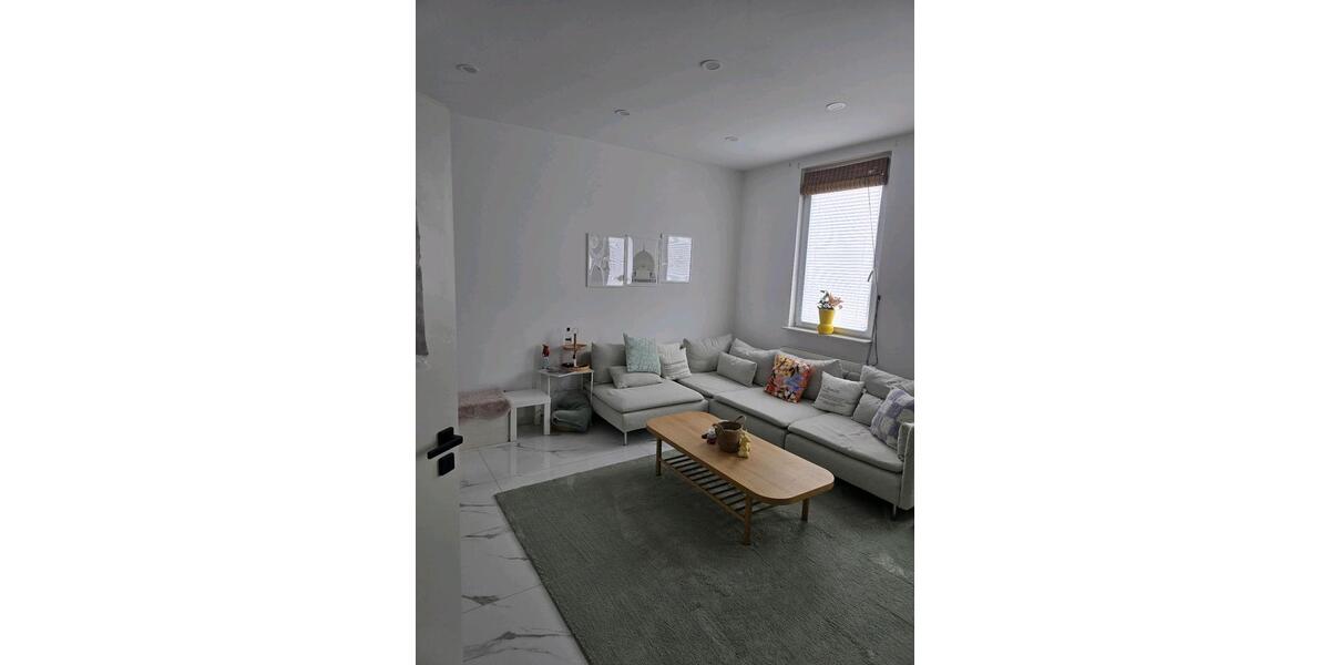 Dachgeschoßwohnung Duisburg Mittelmeiderich - 3.5 Zimmer, 85 m&sup2;, 1.350&euro; | Angebot:25287098