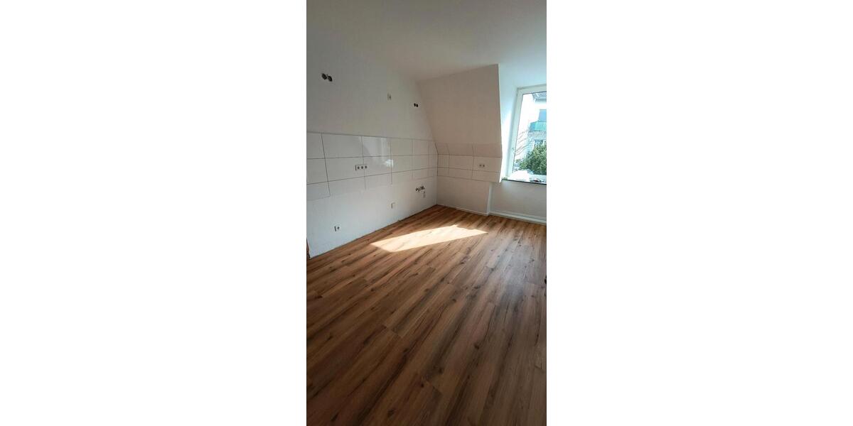 Dachgeschoßwohnung Wuppertal Barmen - 4 Zimmer, 100 m&sup2;, 1.240&euro; | Angebot:26173523