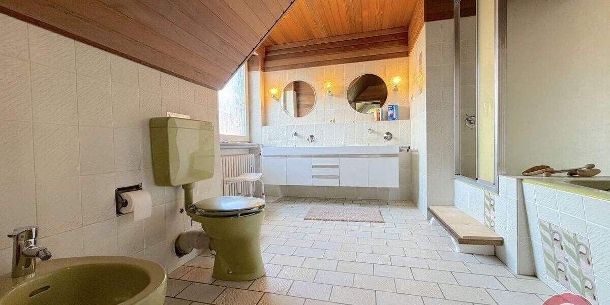 Einfamilienhaus Dinslaken Innenstadt - 8 Zimmer, 240 m&sup2;, 698.000&euro; | Angebot:25246150