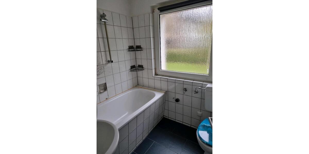 Wohnung EG rechts !!!! ZU VERMIETEN !!!! 3 zimmer