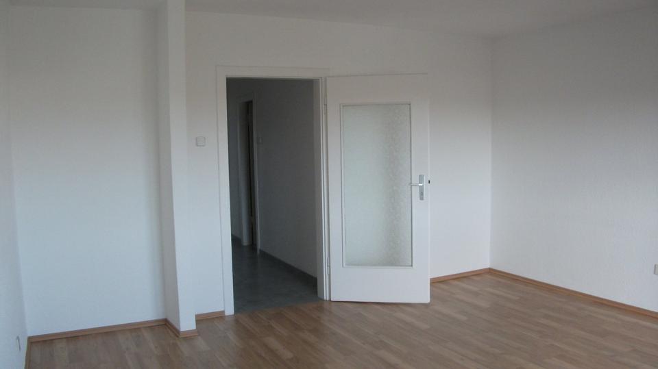 Dachgeschoßwohnung Duisburg Duisburg-Mitte - 2.5 Zimmer, 53 m&sup2;, 400&euro; | Angebot:26386927