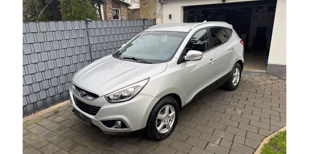 Hyundai ix35 115.000 km 8.900 &euro; Duisburg 47137