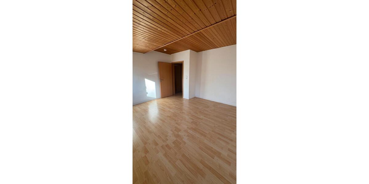 Dachgeschoßwohnung Bochum Eppendorf - 3 Zimmer, 75 m&sup2;, 690&euro; | Angebot:25299081